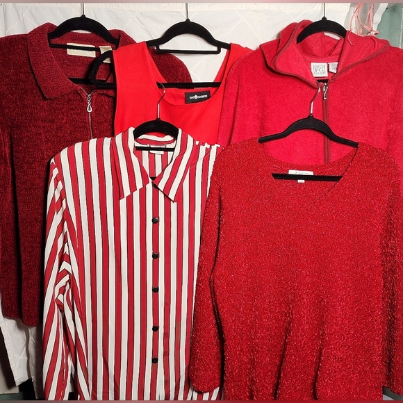 Bundle Of Reds ♥️ 5 Pieces All Same Similar Fit With 22-23" Pit To Pit (L-XL) - Picture 1 of 12